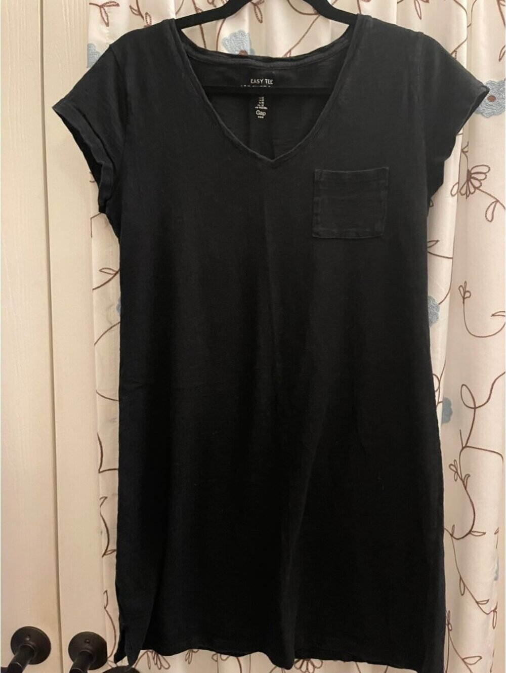 Gap | M | Easy Tee Black Tunic T-Shirt Pocket V-Neck Short Sleeve - Picture 2 of 5